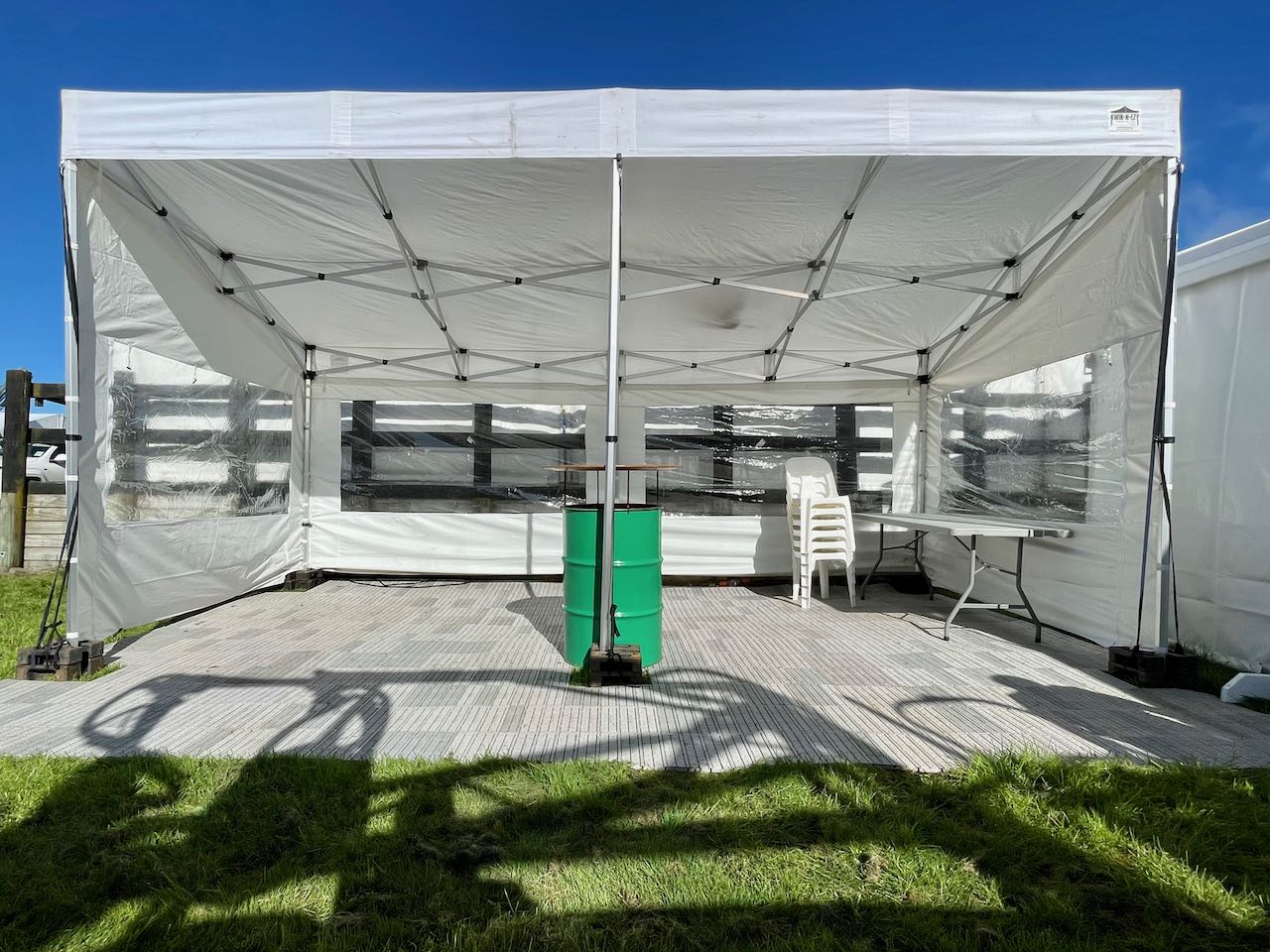 5.7x2.7m KNE Awning Includes x 3 Clear window Side Walls