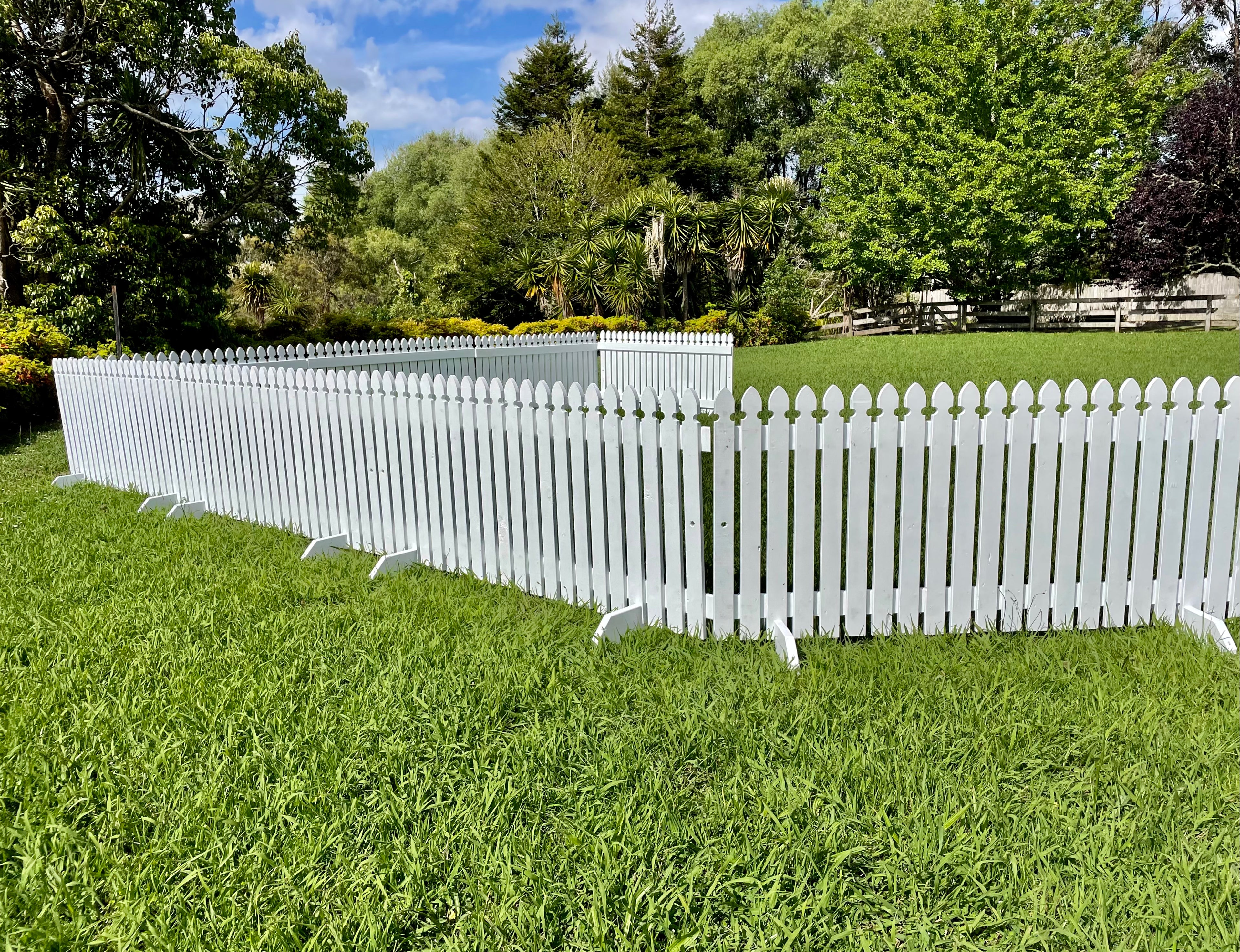 2m White Wooden Picket Fencing  - L:2m / H: 900