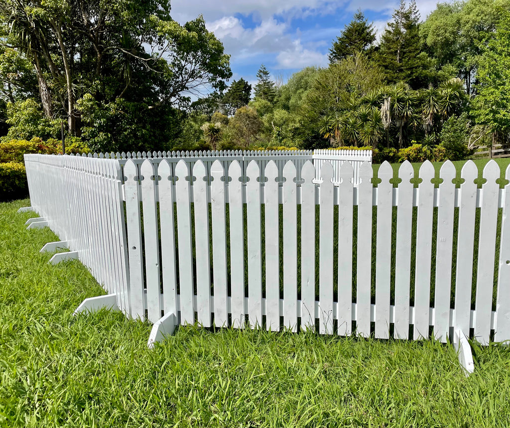 2m White Wooden Picket Fencing  - L:2m / H: 900