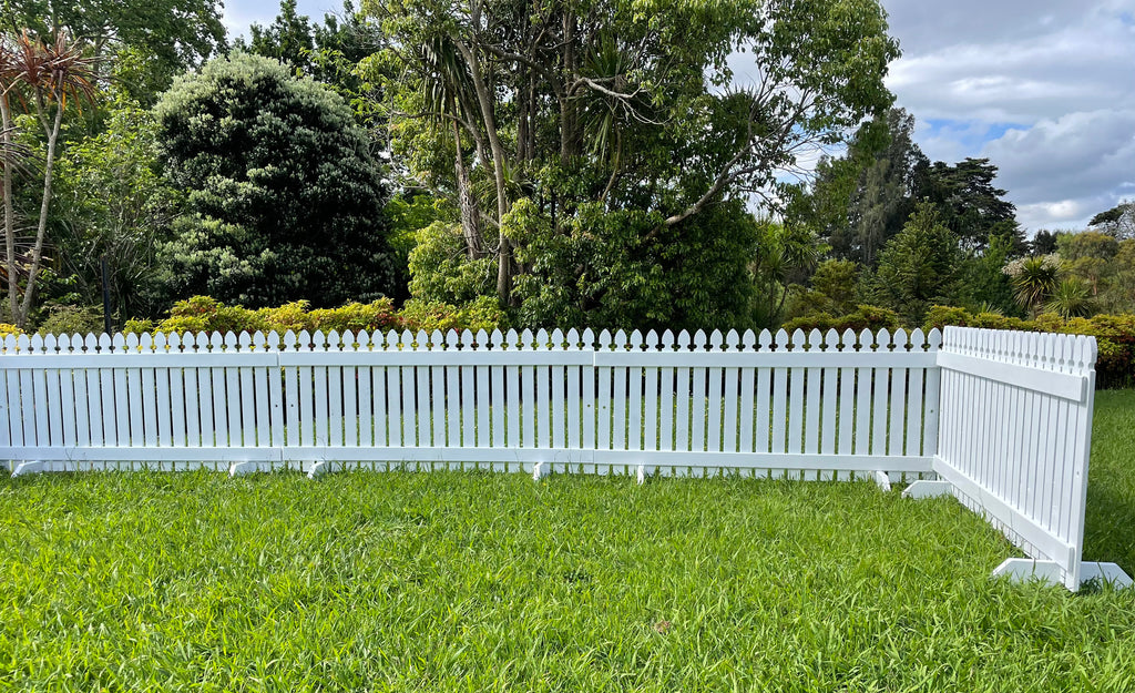 2m White Wooden Picket Fencing  - L:2m / H: 900