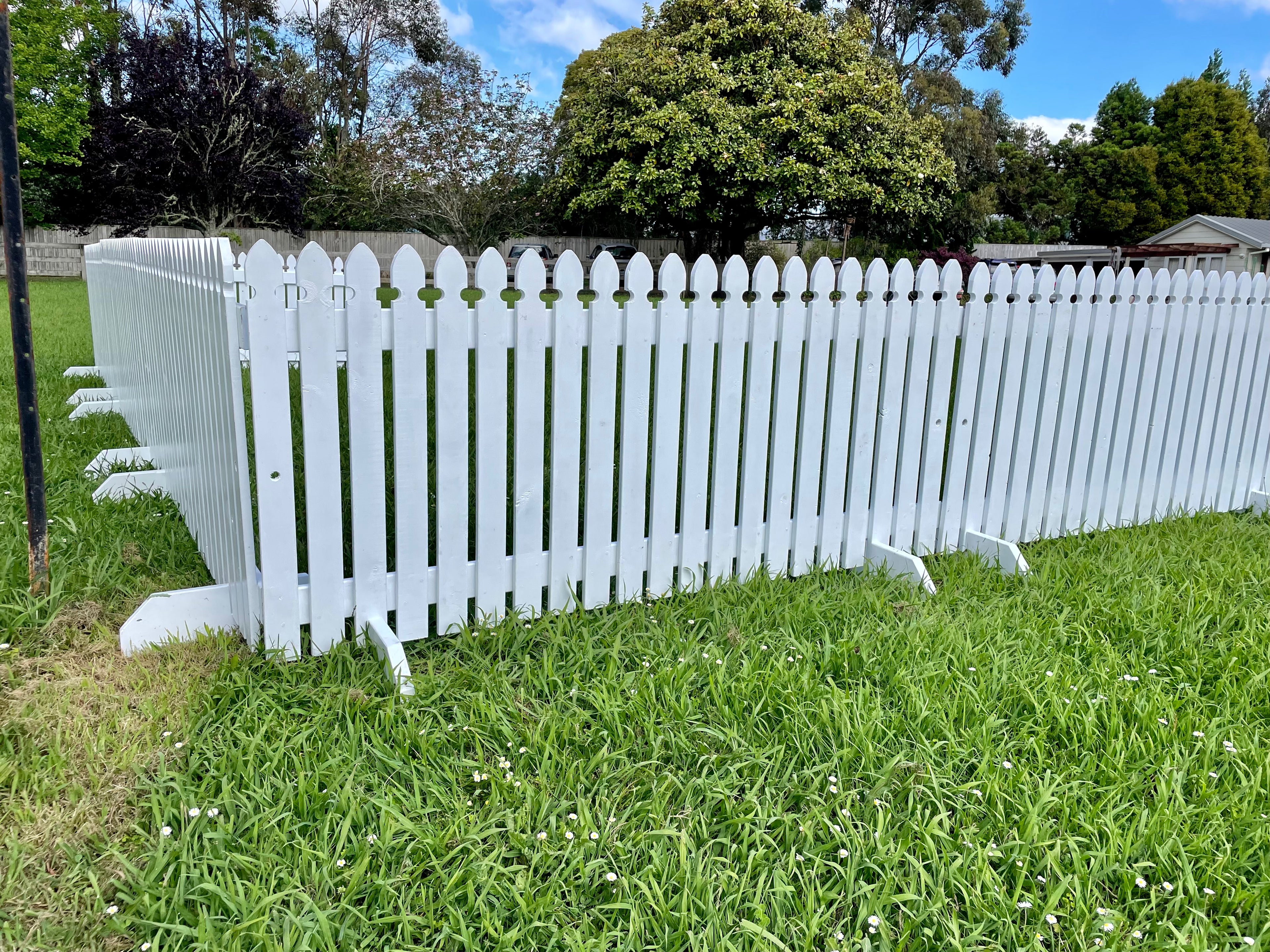 2m White Wooden Picket Fencing  - L:2m / H: 900