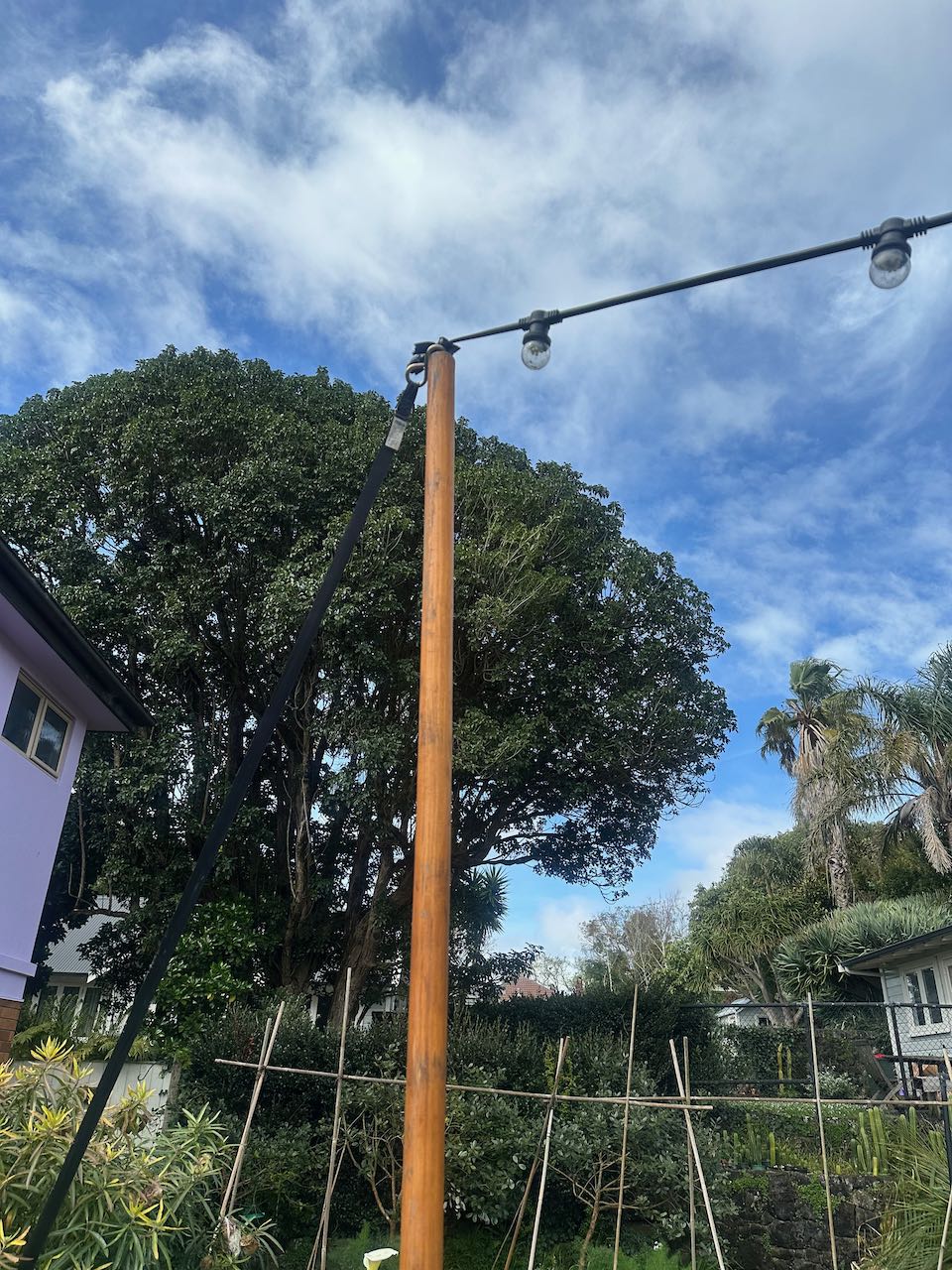 Kwik n Ezy Canopy NZ Ltd :: Wooden Festoon Lighting Pole Hire