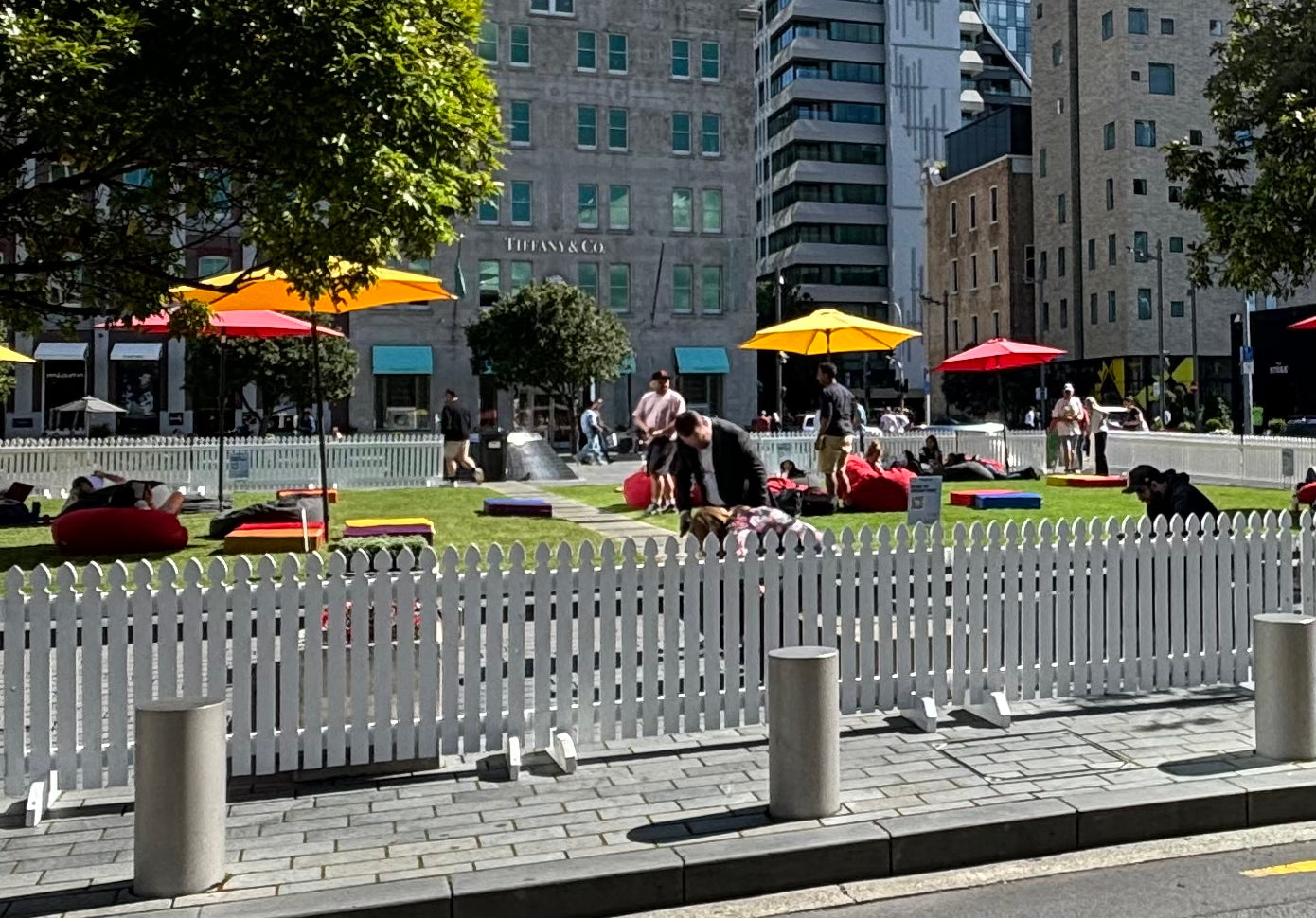 2m White Wooden Picket Fencing  - L:2m / H: 900