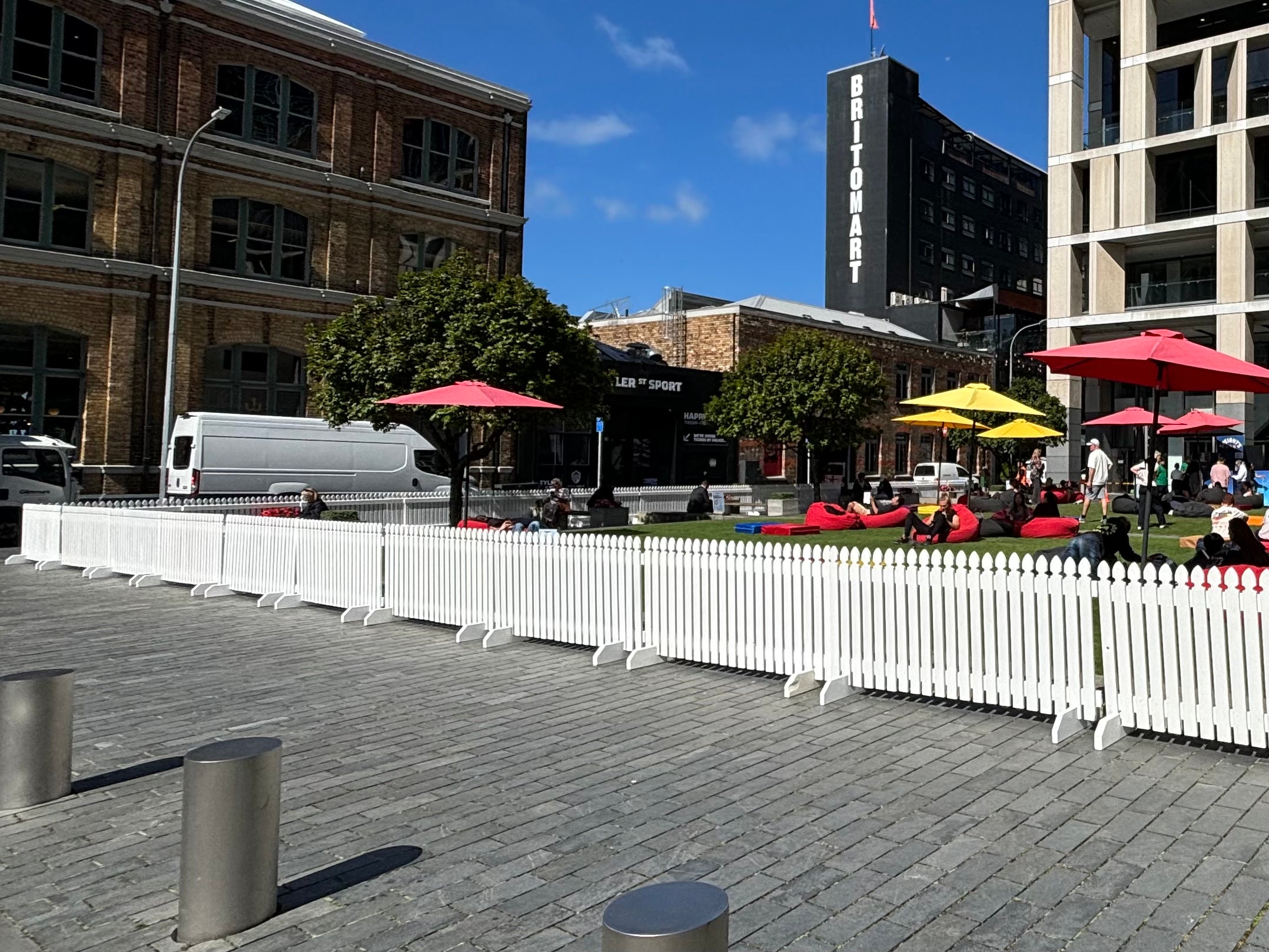 2m White Wooden Picket Fencing  - L:2m / H: 900