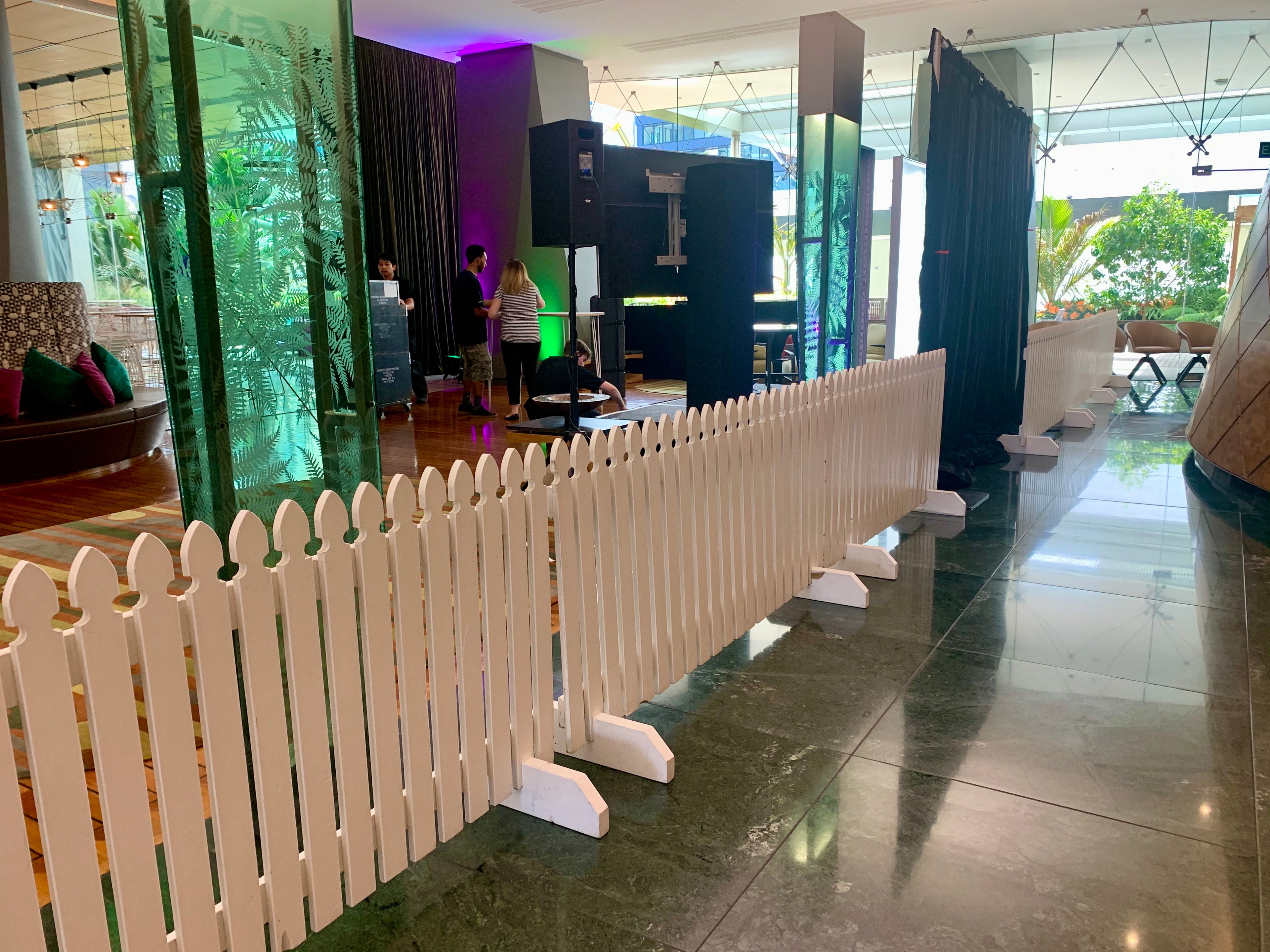 2m White Wooden Picket Fencing Hire - L:2m / H: 900