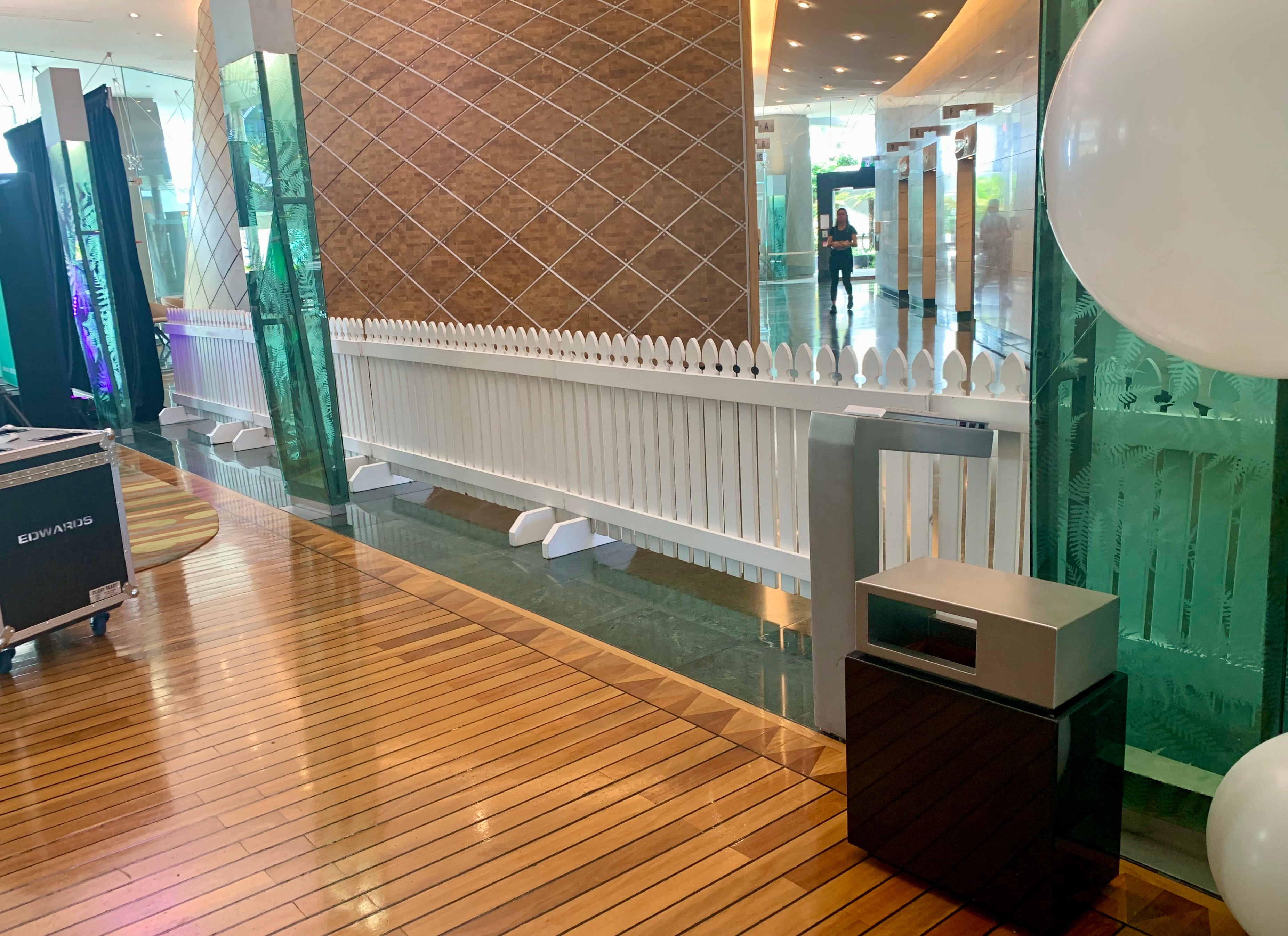 2m White Wooden Picket Fencing Hire - L:2m / H: 900