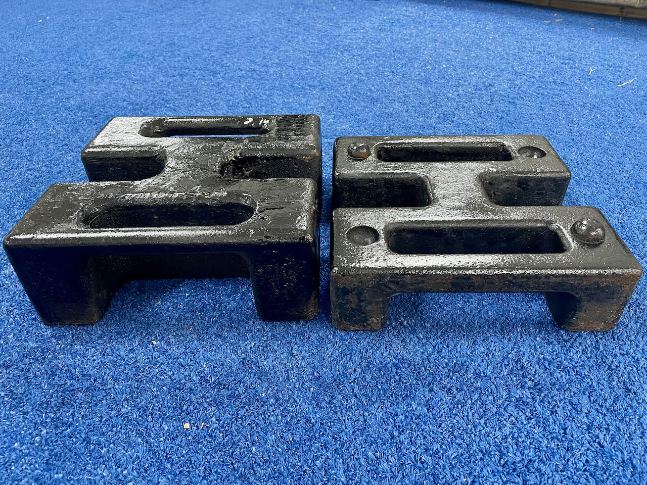 30 and 20 kg Leg Weights