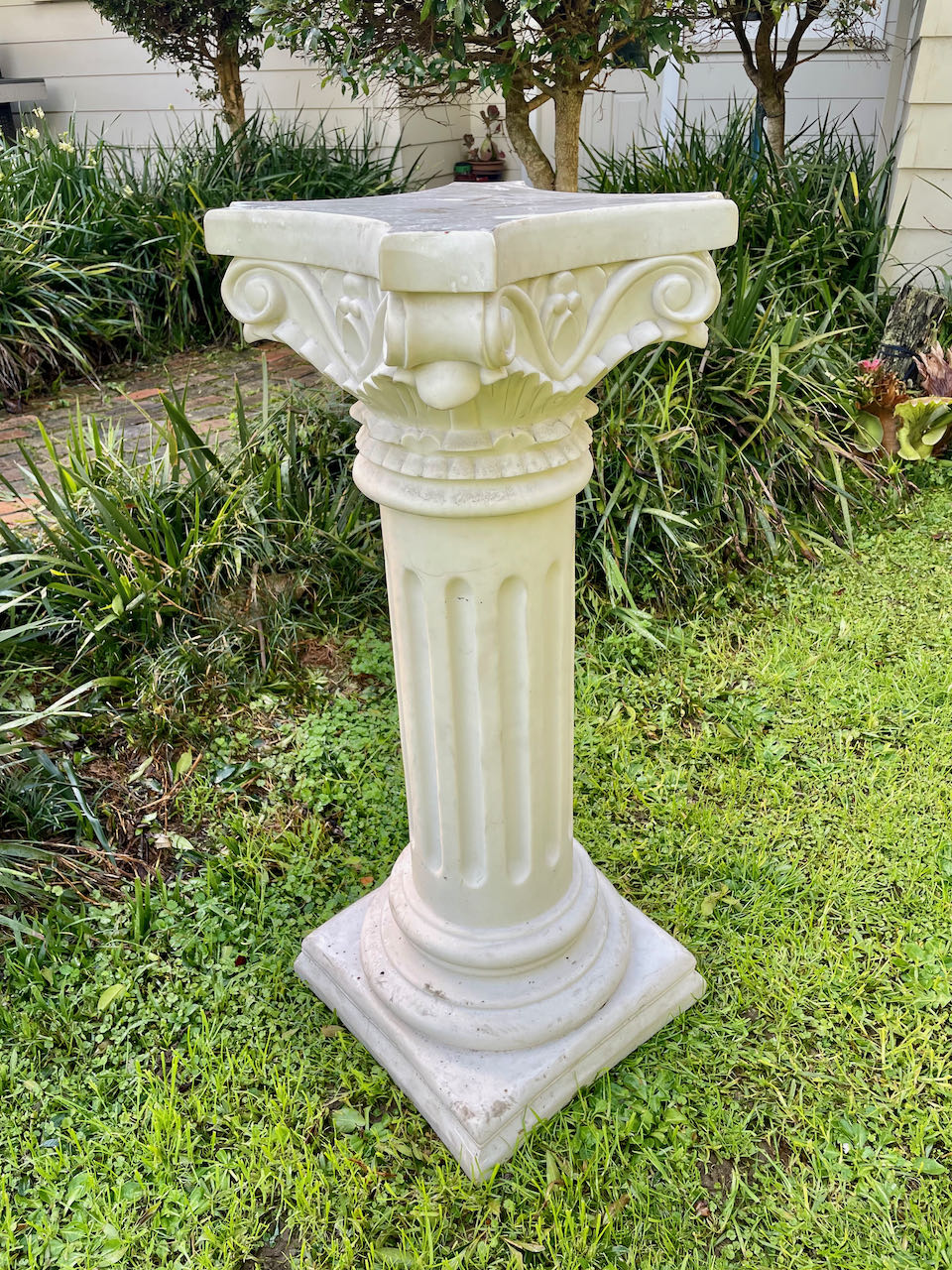 Greek/Roman Style Plinth / Pillar, H: 930cm